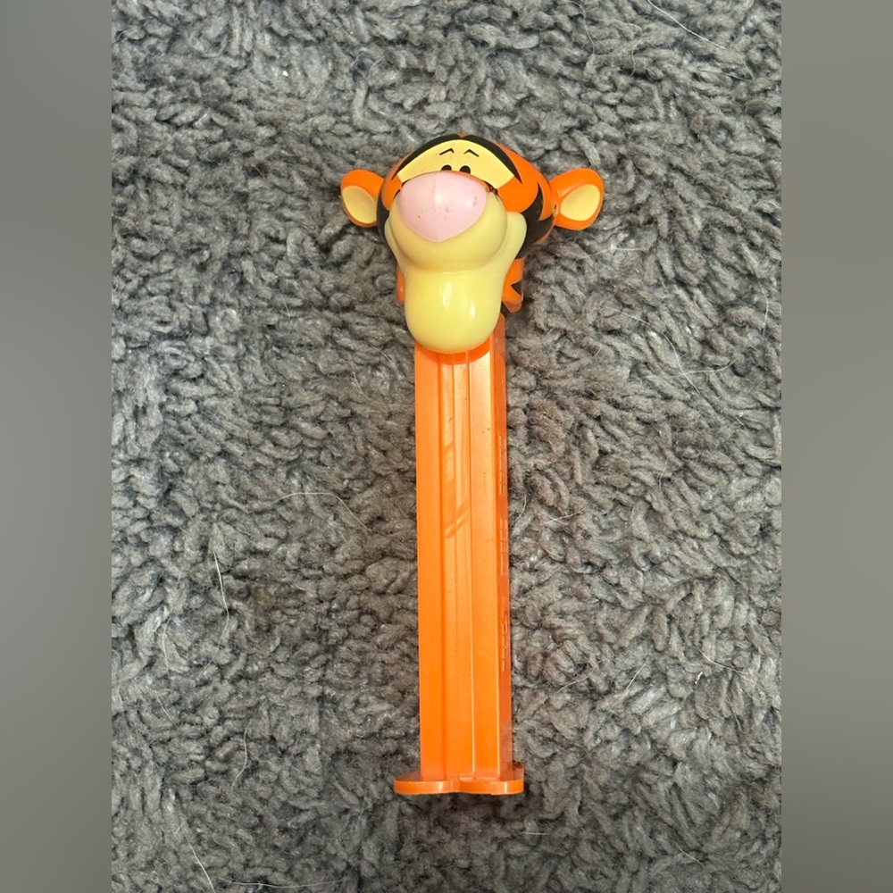 NWOT collectible Disney’s Tigger headed PEZ dispenser